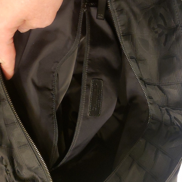 Chanel tote - Picture 9 of 17